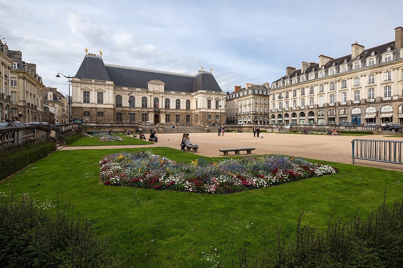 Rennes — Place des Lices et marché couvert