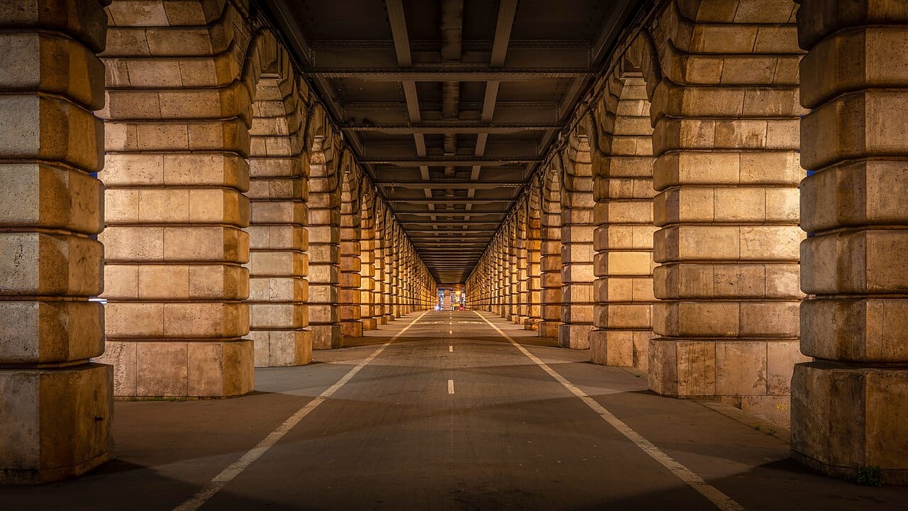 Pont de Bercy, Paris — vue de la Seine et des immeubles haussmanniens