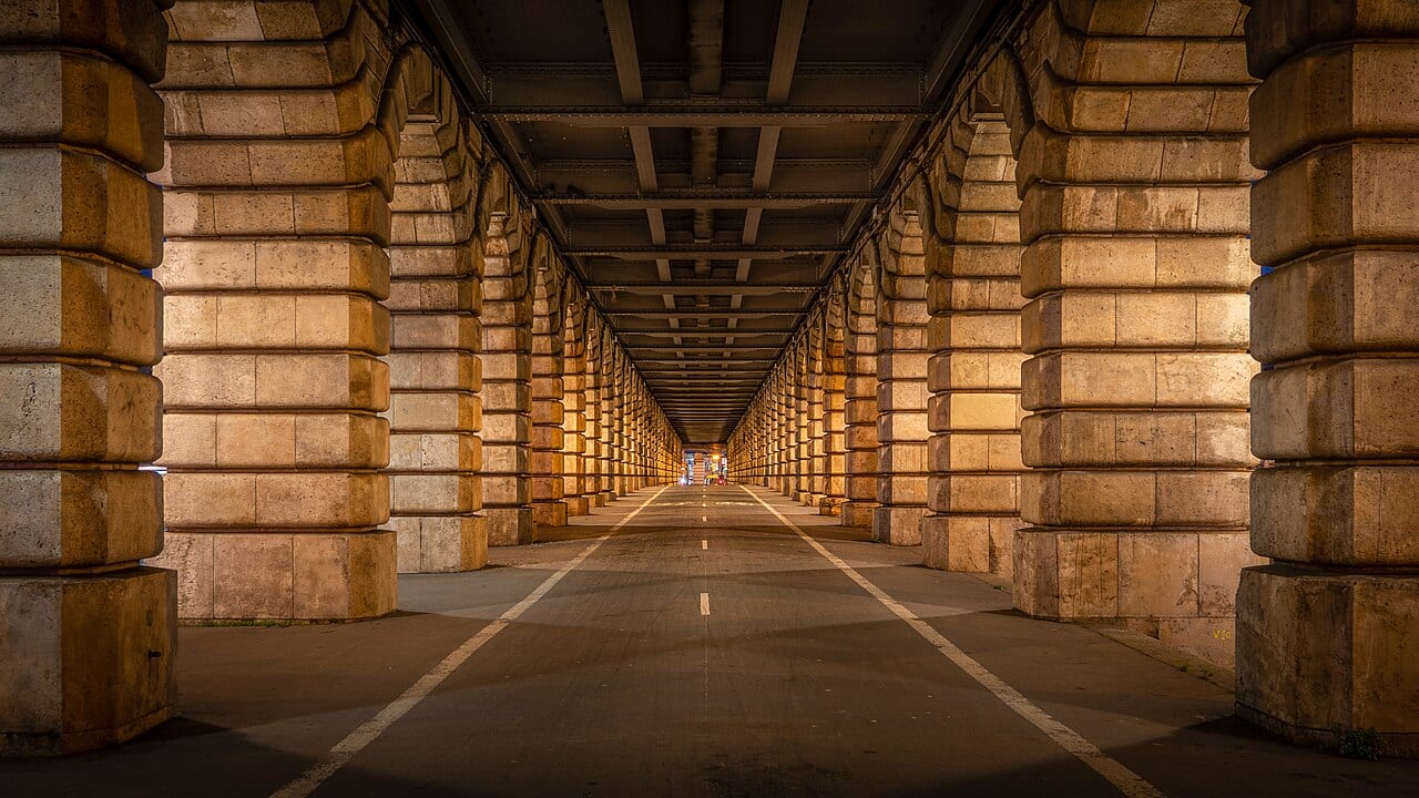 Pont de Bercy, Paris — vue de la Seine et des immeubles haussmanniens