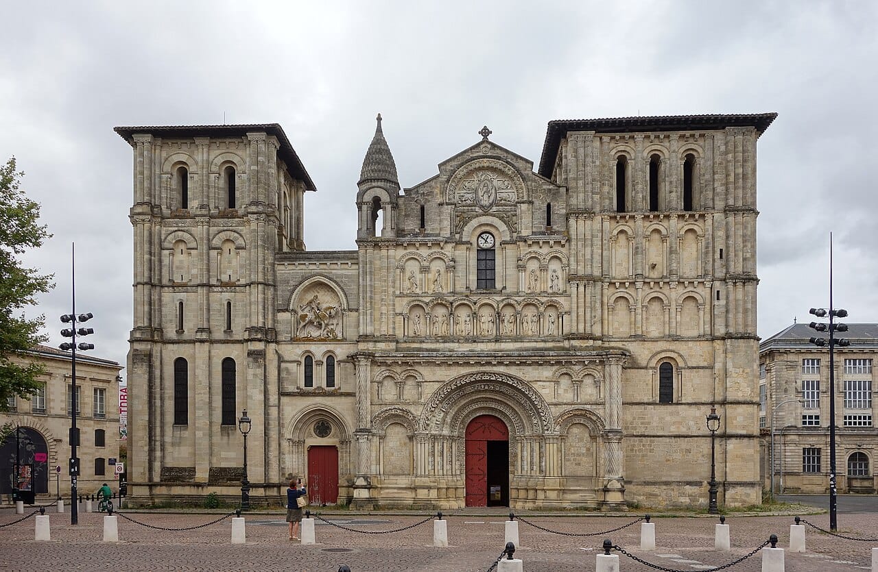 Église Sainte-Croix, Bordeaux — quartier patrimonial